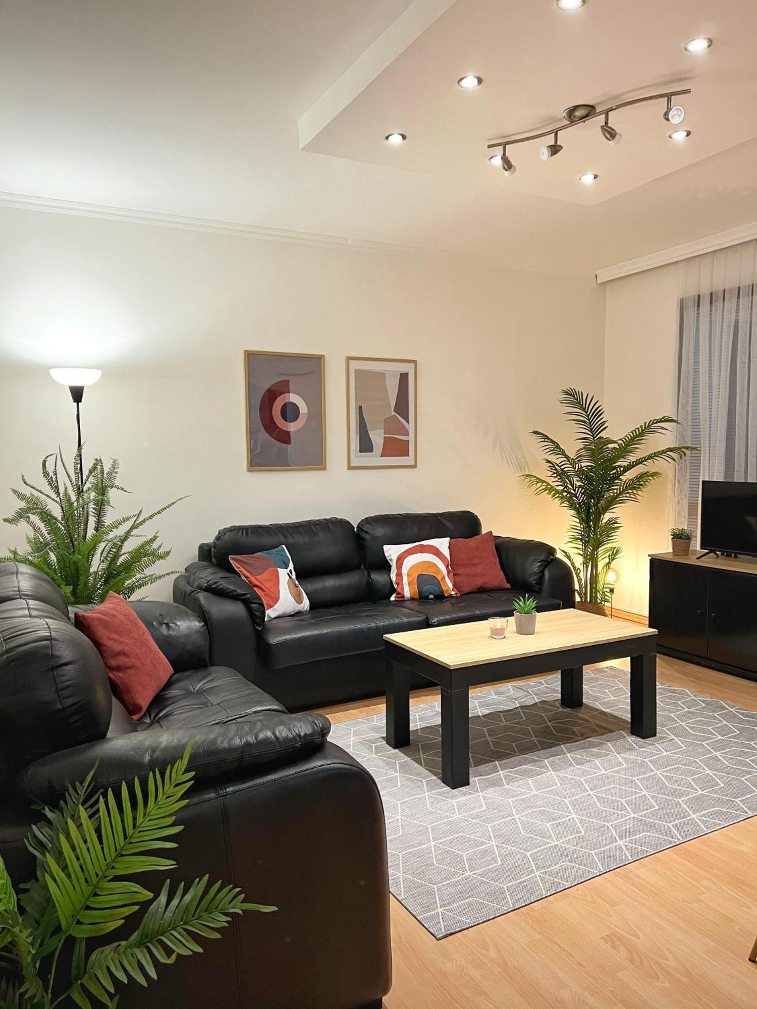 Charming 2 Bedroom Apartment سكوبجي المظهر الخارجي الصورة